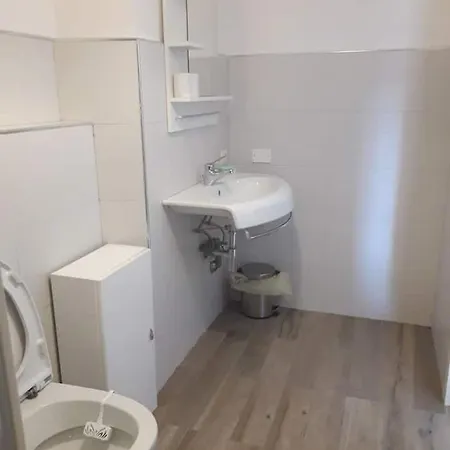 Monolocale Moderno. Recentemente Ristrutturato *