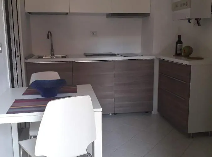 Monolocale Moderno. Recentemente Ristrutturato Apartment