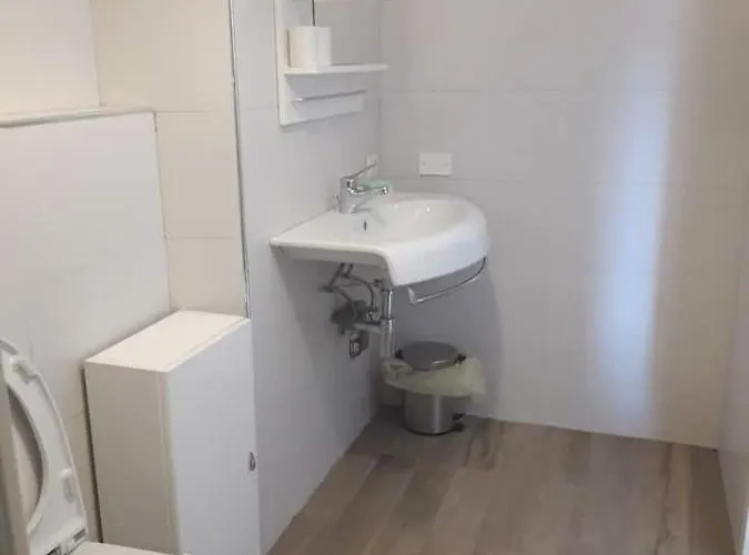 Monolocale Moderno. Recentemente Ristrutturato *